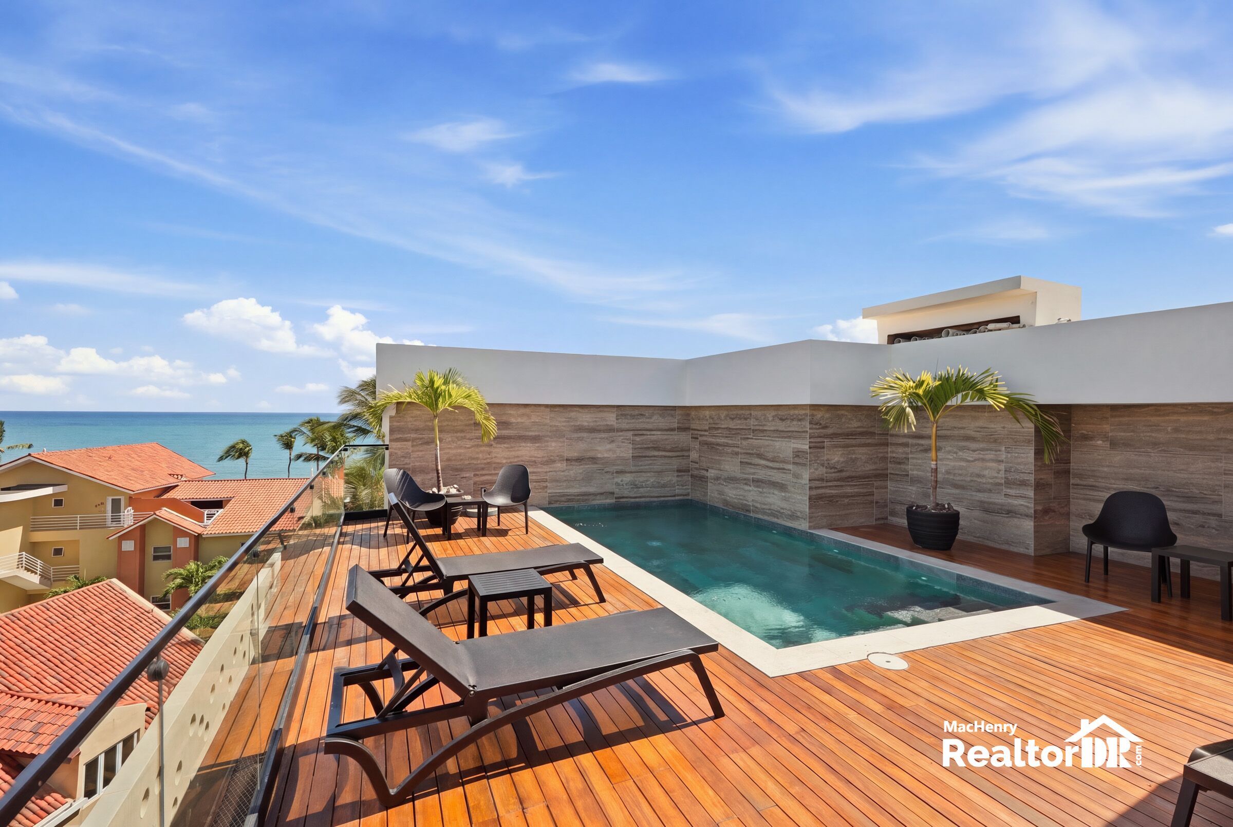 🌊 LUXURY 3-BEDROOM PENTHOUSE WITH PRIVATE ROOFTOP - RealtorDR