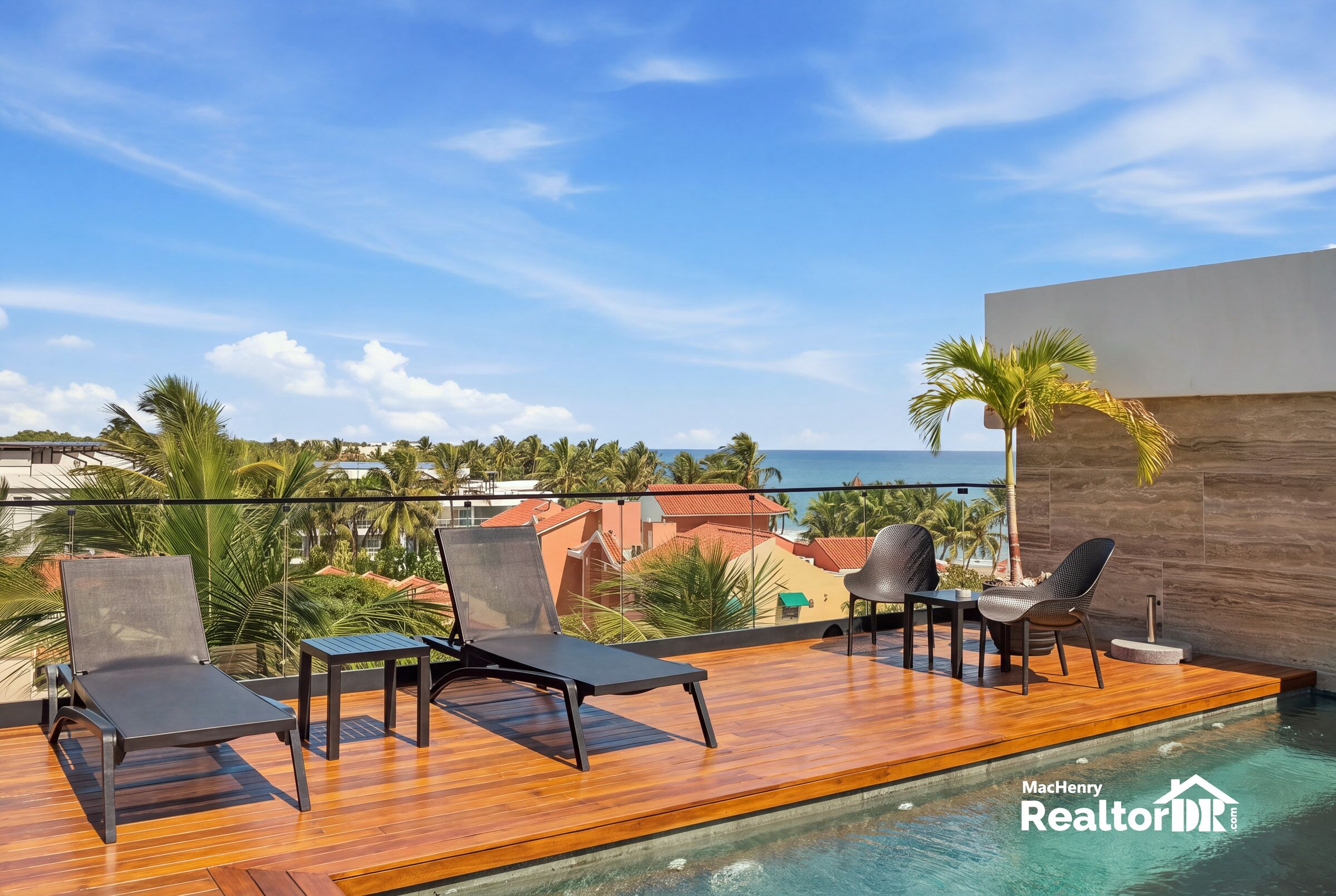 🌊 LUXURY 3-BEDROOM PENTHOUSE WITH PRIVATE ROOFTOP - RealtorDR